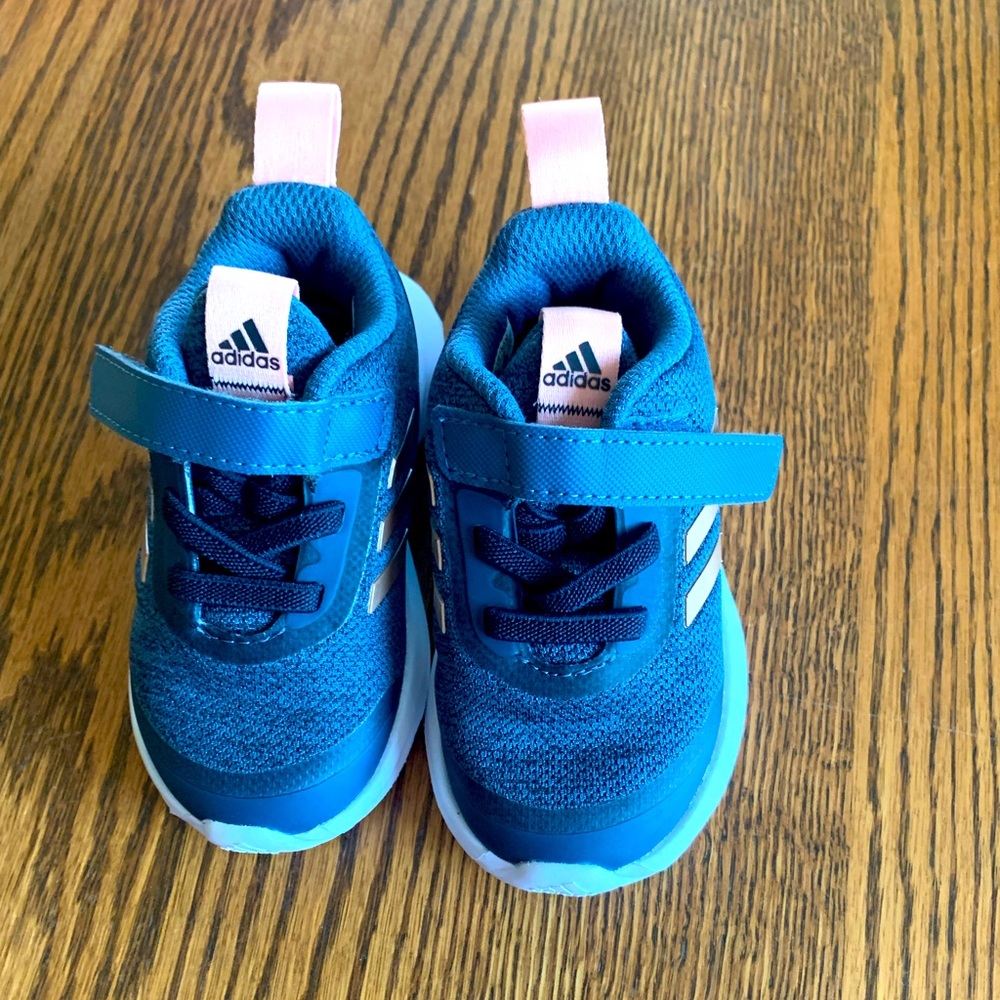 Adidas size 5 toddler shoes